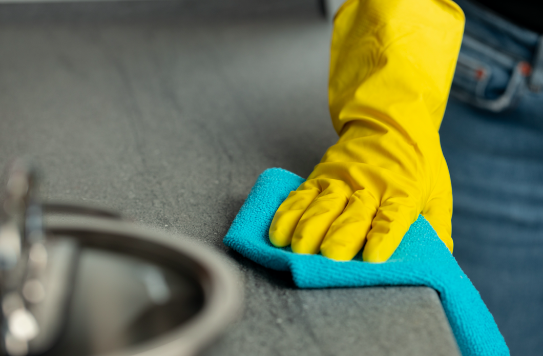 De-greasing kitchen surfaces.